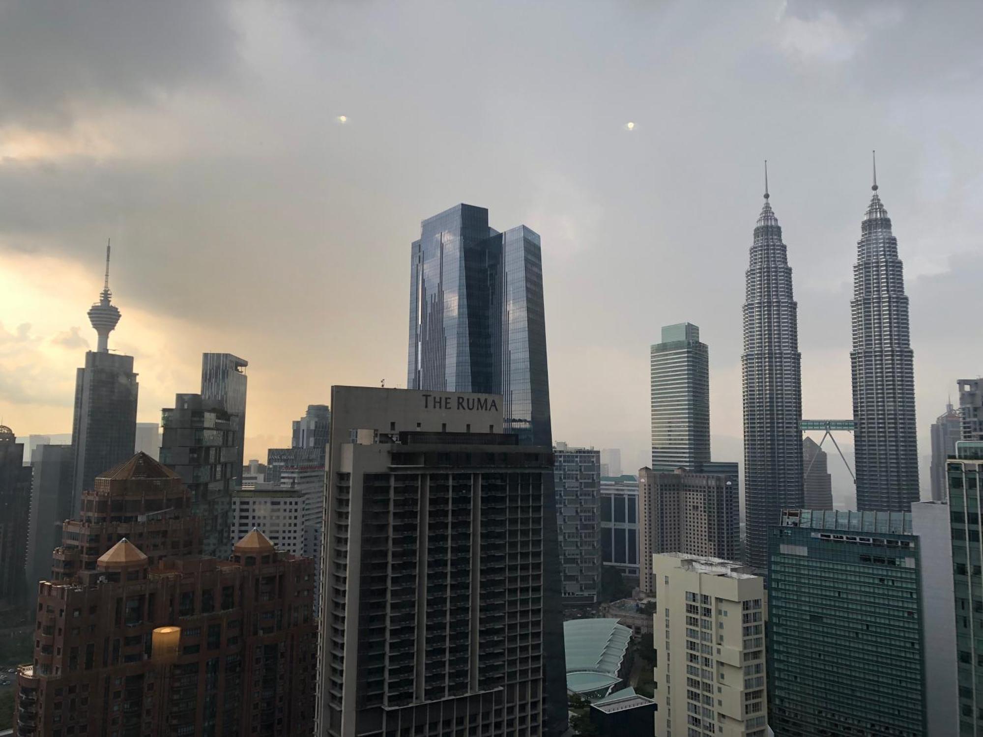 8 Kia Peng Suites Klcc By Luna Куала-Лумпур Екстер'єр фото